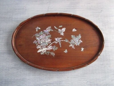 Plateau ancien en bois incrusté de nacre - Photo 1/4