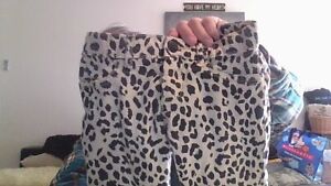 Children's Place Size 5 Girls Cheetah/Leopard Print Pants Interior Adjusters FUN