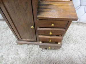 Juego de dormitorio de madera miniatura vintage para casa de muñecas con cama con dosel y tocador - Imagen 1 de 7