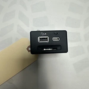 Cadillac XT6 2020-2023 consola central módulo de puerto USB OEM 13529869 - Imagen 1 de 8