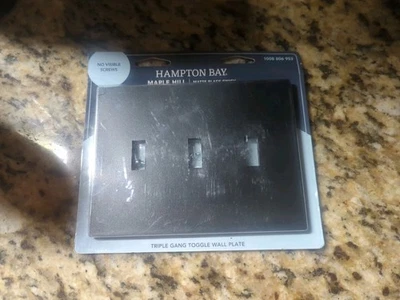 Interruptor/placa de pared de palanca triple luz Hampton Bay Derby 3 velocidades negro mate Foto 1 de 4