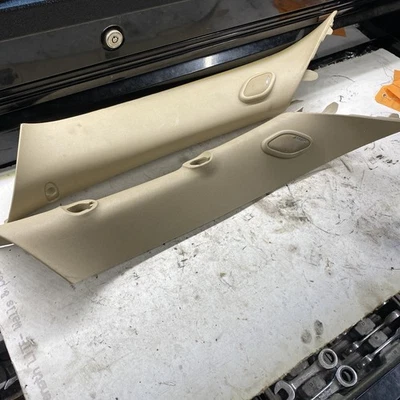 2007-2013 Chevy GMC Tahoe Yukon Suburban Bose Interior A-Pillar Trim Set Tan Foto 1 de 4