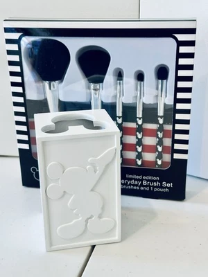 Juego de brochas de maquillaje diario Mickey Mouse edición limitada y soporte para brochas Mickey NUEVO Foto 1 de 4