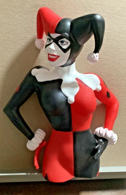 BANCO DE PVC HARLEY QUINN BUSTO 8" DC 2014 - Imagem 1 de 4