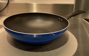 Linea Non-Stick Large 28cm Wok Blue Pan Insulated Handle Most Hobs Not Induction