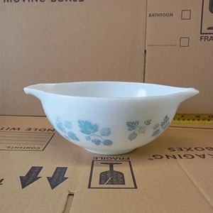 Vintage Pyrex White Turquoise Gooseberry Cinderella Mixing Bowl - Picture 1 of 6