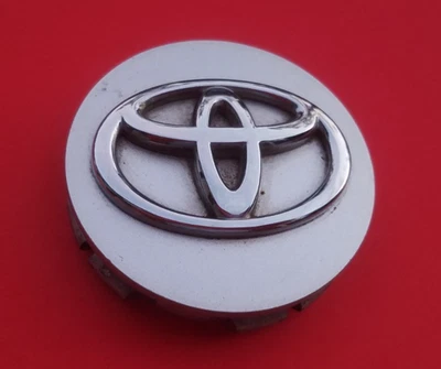 TOYOTA AVALON MATRIX SOLARA VENZA WHEEL RIM HUBCAP CENTER COVER CAP PLUG OEM C9 - Image 1 of 3