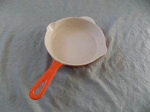 Sartén de hierro fundido esmaltada con doble caño Le Creuset Cousance #16 llama naranja - Imagen 1 de 5
