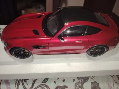AUTOart 1/18 Mercedes-AMG GTR in Metallic Red 76331 - Immagine 1 di 4