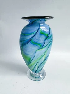 The Glass Forge Studio Kunst Glas Vase 7,75" flacher Rand blau lila grün signiert - Bild 1 von 5