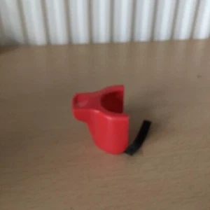 UCA2GEV1 - Vax Mach Air Revive - Handle Retention Release Clip & Spring - RED - Bild 1 von 1