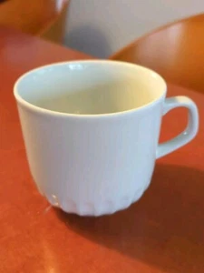 Weiße Porzellan Tasse (Becher) - Bild 1 von 3