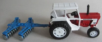 TRACTOR COSECHADORA INTERNACIONAL 946 LONE STAR 'FARMERS BOY' DE COLECCIÓN con GRADA DE DISCOS~ Foto 1 de 4