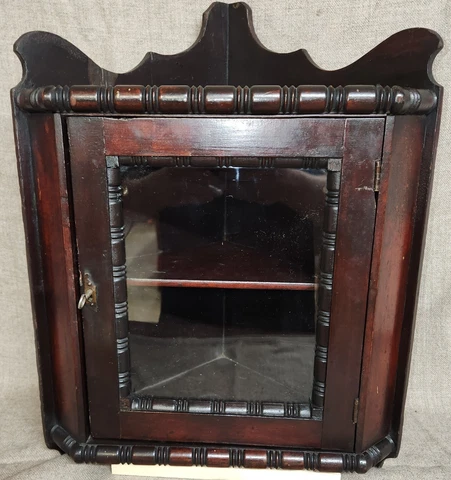 Charming Late Victorian Hanging Corner Cupboard with Period Glass in the Door Cover