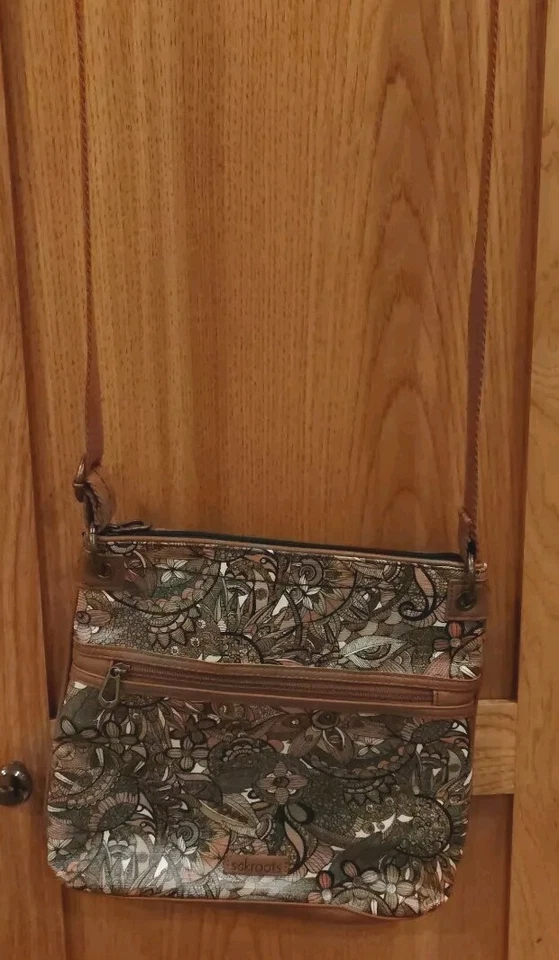 Cartera Bandolera Sakroots Sienna Spirit Desert Floral Lona Recubierta de PVC B4 Foto 1 de 4