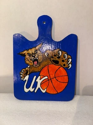 Colgador de pared de madera BBN de colección pintado a mano de la Universidad de Kentucky Wildcats Foto 1 de 3