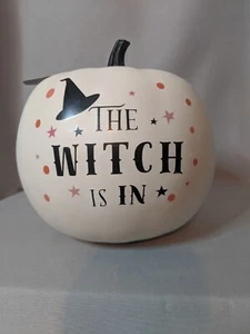 Hyde And Eek Halloween Kürbis Dekoration "Die Hexe ist drin" Brandneu - Bild 1 von 2