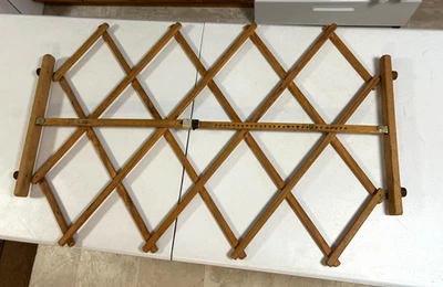 Puerta de puerta plegable acordeón expandible de madera primitiva vintage Foto 1 de 4