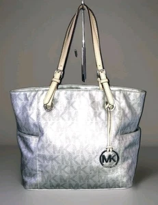 GORGEOUS - MICHAEL KORS JET SET SILVER METALLIC SIGNATURE TOTE - Picture 1 of 11