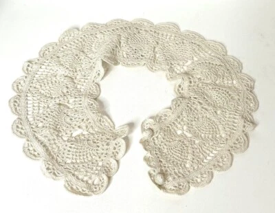 De colección Peking Handicrafts Inc. "Annie" 100% Algodón Crochet Encaje Cuello 20” Largo Foto 1 de 4