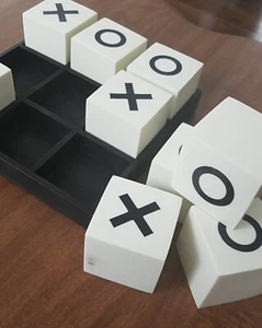 Tic Tac Toe Board with Blocks - Bild 1 von 4