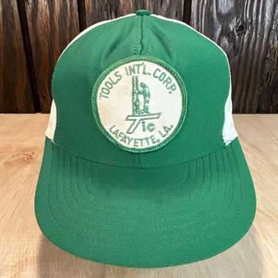 Tools International Corp Vintage Sombrero de Camionero Lafayette Louisiana Parche Verde Foto 1 de 4