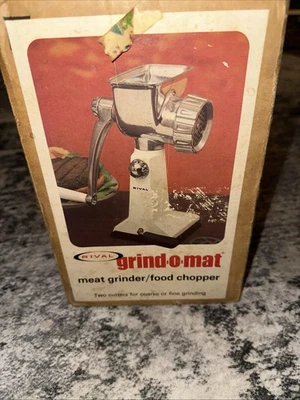 Moedor de Carne RIVAL GRIND O MAT Modelo 303 Com Caixa Vintage EUA Verde Abacate - Imagem 1 de 4