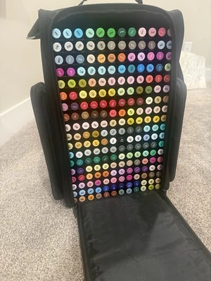 Lot Of 216 SPECTRUM NOIR Alcohol Markers W/ 12 Trays & Carrying Case-Barely Used - Imagem 1 de 2