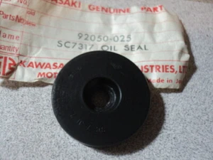 1969-76 KAWASAKI H1 H2 750 KH KH500 Mach III OIL SEAL NOS OEM 92050-025 - Picture 1 of 1