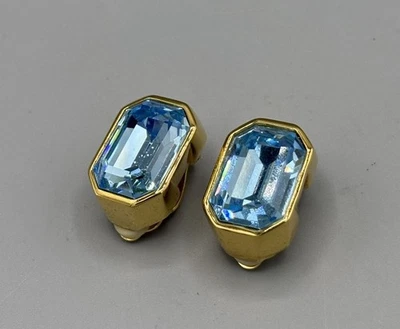 Conjunto grande de bisel dorado imitación topacio azul clip pendientes firmados Joan Rivers Foto 1 de 4