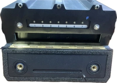 Trocador de CD Nakamichi 100MB Mobile MusicBank funcionando - Imagem 1 de 4