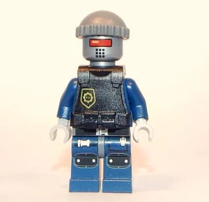 LEGO Movie Robo SWAT Minifigure with Vest and Silver Cap FREE Grab Bag Genuine - Picture 1 of 1