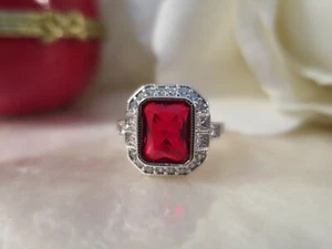 Vintage Jewellery Gold Ring Ruby & White Sapphires Art Deco Design size 7 (-33) - Picture 1 of 12