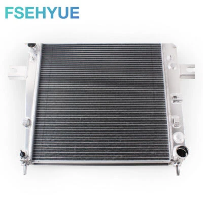 Radiador de aluminio de 3 filas para Jeep Liberty V6 2002 2003 2004 2005 2006 3,7 L Foto 1 de 4
