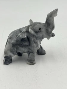 Geschnitzter gestreifter Marmorstein Elefant mit Rüssel erhöht 2,5 Zoll - Bild 1 von 11