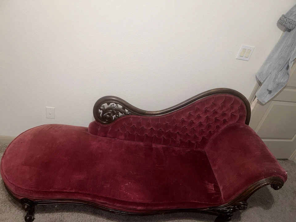 LATE 1800s ANTIQUE VICTORIAN FAINTING COUCH - Image 1 of 3