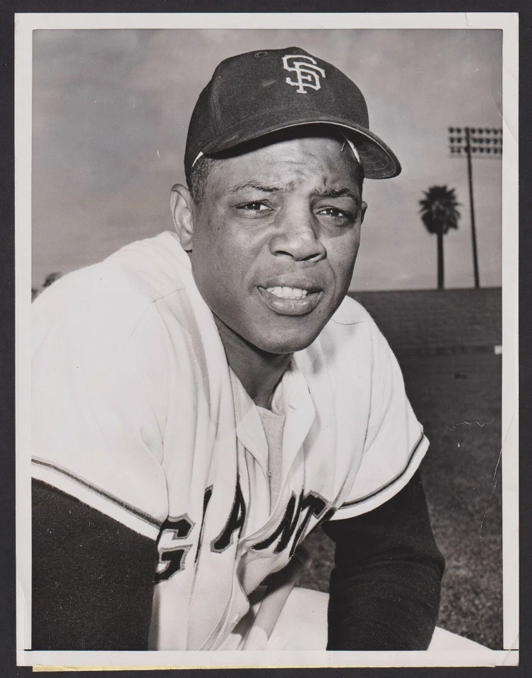 1961 WILLIE MAYS "Belts Four Homes in a Game" Baseball Portrait Photo - Изображение 1 из 2