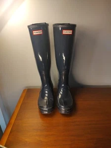 Hunter Original Tall Women's Coop Barn Rain Boots Navy Blue W8 GUC! - Picture 1 of 10