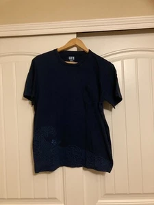 Disney X UT Uniqlo Surfing Mickey T Shirt Adult Large Dark Blue Front Pocket - Picture 1 of 3