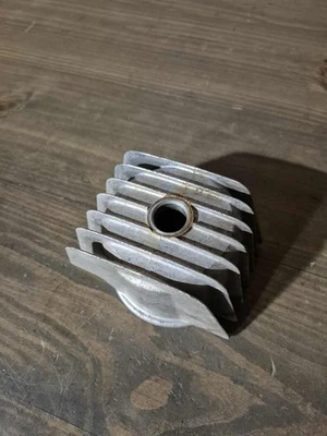 Cubierta de filtro de aceite Honda CB500K1A 1972 15411-300-010 Foto 1 de 4