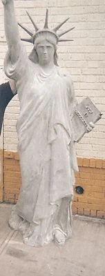 Estatua de la Libertad de fibra de vidrio de 8 pies al aire libre Foto 1 de 4