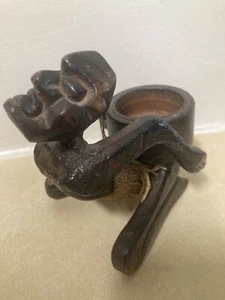 Indonesia arte tribale uomo intagliato a mano piegato sopra posacenere in legno goccia portacandele - Foto 1 di 16