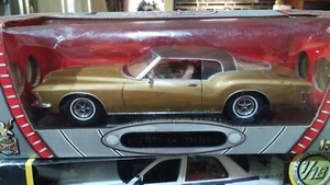 Road Signature Collection 1971 Buick Riviera 1/18 Scale DieCast Model Car Gold - Picture 1 of 8