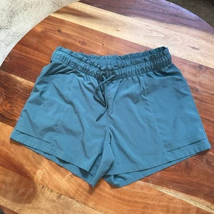 Pantalones Cortos Athleta Girl XXL 16 Explore More 3" Verde Azulado Entrenamiento Informal Atletismo - Imagen 1 de 3