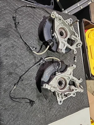 2015-2023 Challenger Charger Scat Pack Hellcat OEM Pair Rear Spindles Hubs  - Image 1 of 4