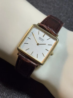 Vintage Seiko Square Men’s Watch Gold Tone Quartz Wristwatch Silver Dial,Runs - Image 1 of 4