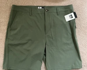 NWT Reef Green Bermuda Shorts Flor Front Mens Size 38 - Picture 1 of 3