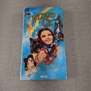 The Wizard of Oz ~ The Fiftieth Anniversary VHS ~ 1989 VHS Includes Booklet - Picture 1 of 11