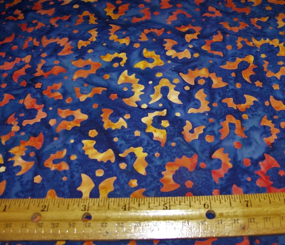 1 yarda Banyan Batiks MIDNIGHT MAGIG Halloween Tela de Algodón NARANJA MURCIÉLAGOS EN AZUL MARINO Foto 1 de 1