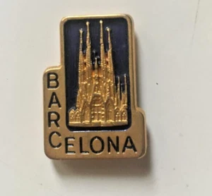 Vintage Souvenir Magnet Barcelona Beautiful Tourist Sagrada Familia ​​Spain 1.5" - Picture 1 of 8